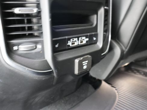 Used 2019 RAM 1500 Laramie AWD/4WD image 37