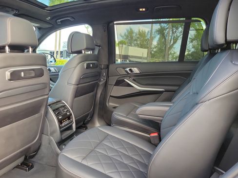 Used 2023 BMW X7 xDrive40i w/ M Sport Package AWD/4WD image 15