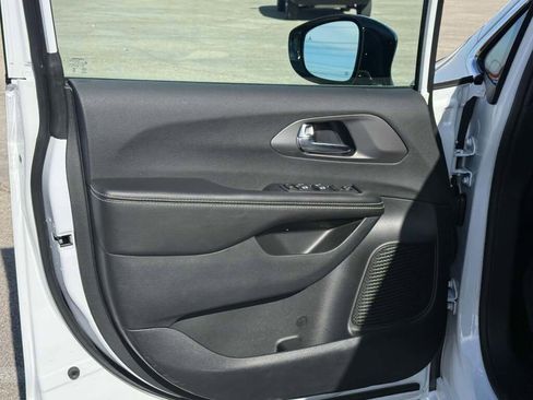 New 2026 Chrysler Voyager LX image 27