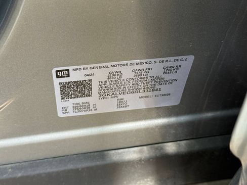 Used 2024 GMC Terrain SLT AWD/4WD image 30