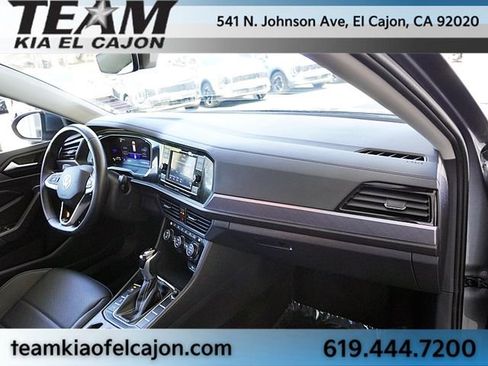Used 2024 Volkswagen Jetta SE FWD image 10