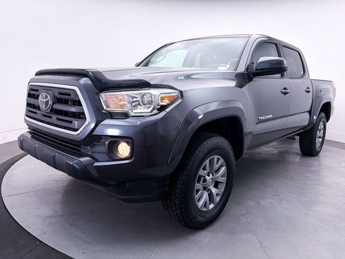 Used 2019 Toyota Tacoma SR5 RWD image 11