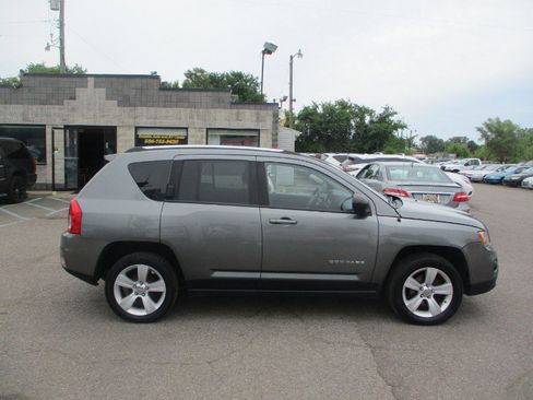 Used 2012 Jeep Compass Latitude image 2