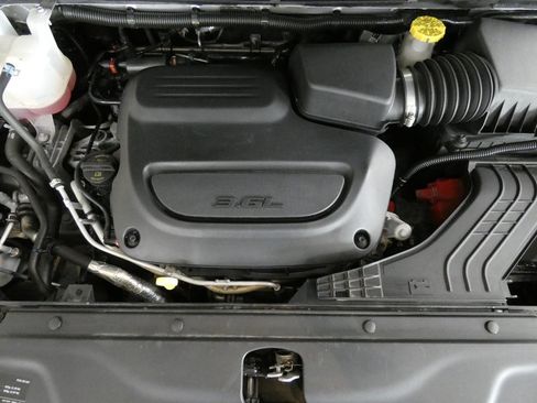 Used 2024 Chrysler Pacifica Limited w/ Trailer Tow Group AWD/4WD image 31