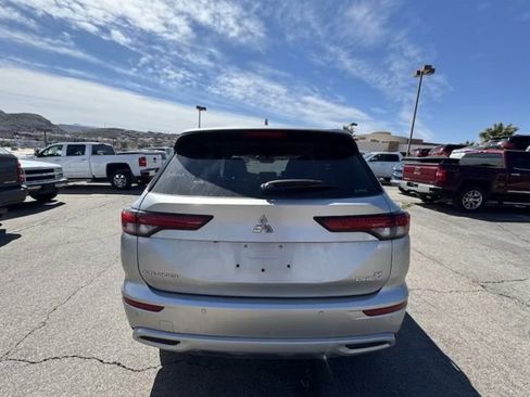 Used 2024 Mitsubishi Outlander 4WD Plug-In Hybrid image 4