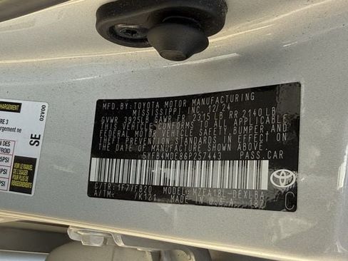 Used 2025 Toyota Corolla LE FWD image 32