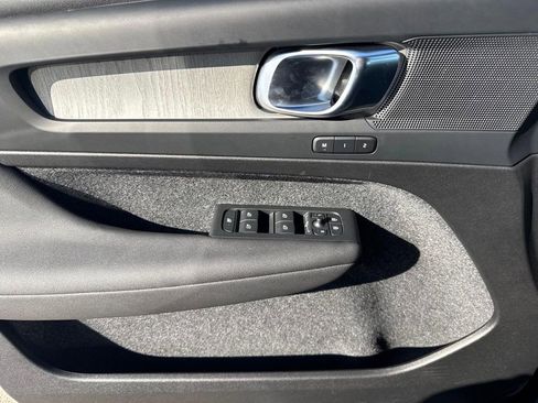 Used 2025 Volvo XC40 B5 Core w/ Protection Package Premier image 16