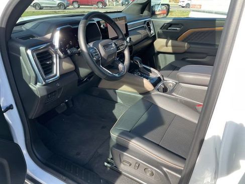 Used 2024 GMC Canyon Denali image 14