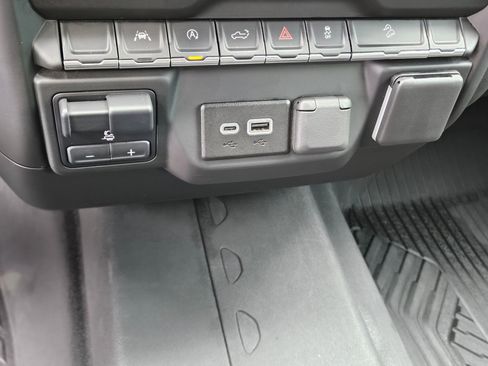 Used 2024 Chevrolet Silverado 1500 Custom Trail Boss w/ Midnight Edition image 26