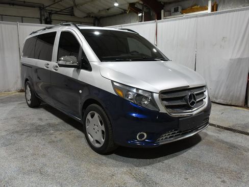 Used 2016 Mercedes-Benz Metris Passenger image 3