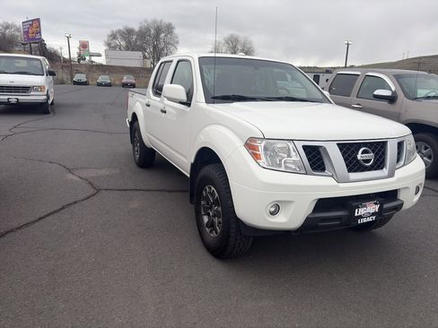 Used 2018 Nissan Frontier PRO-4X image 5