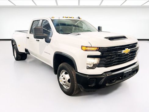 Used 2025 Chevrolet Silverado 3500 W/T AWD/4WD image 3