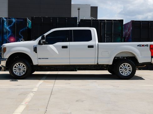 Used 2019 Ford F250 XLT w/ Snow Plow Prep Package AWD/4WD image 4