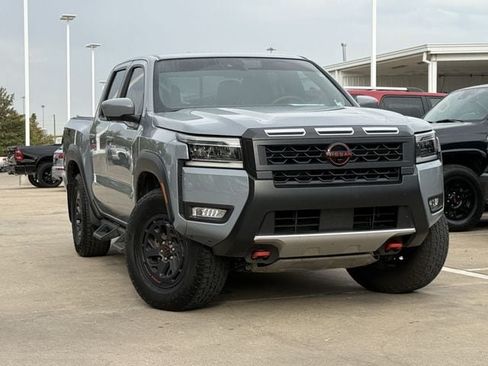 Used 2025 Nissan Frontier PRO-4X w/ Pro Convenience Package AWD/4WD image 2