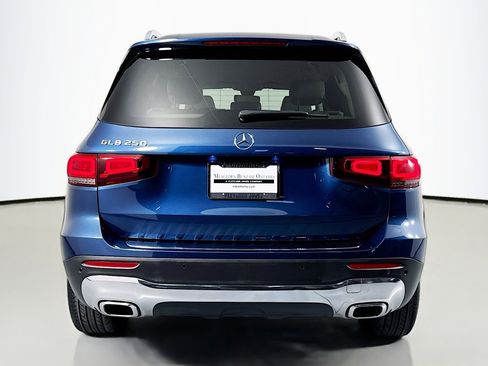 Used 2022 Mercedes-Benz GLB 250 image 3