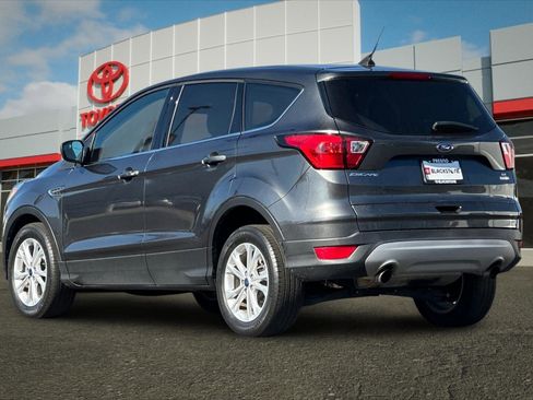 Used 2019 Ford Escape SE image 5