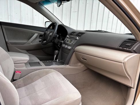 Used 2011 Toyota Camry LE image 16