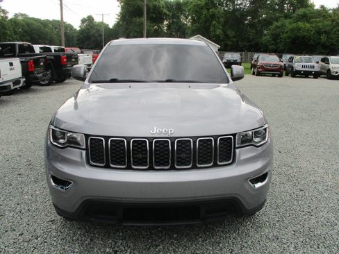 Used 2019 Jeep Grand Cherokee Laredo image 8