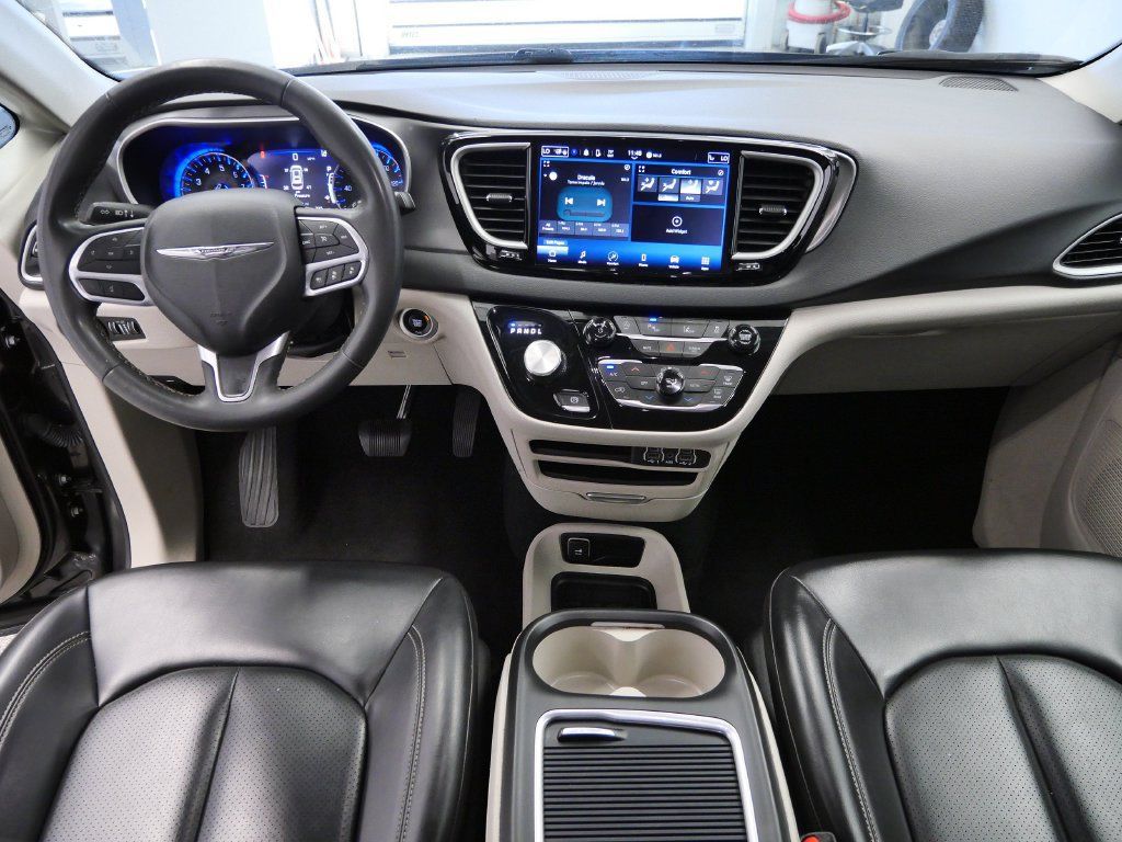 Certified 2023 Chrysler Pacifica Touring-L FWD image 18