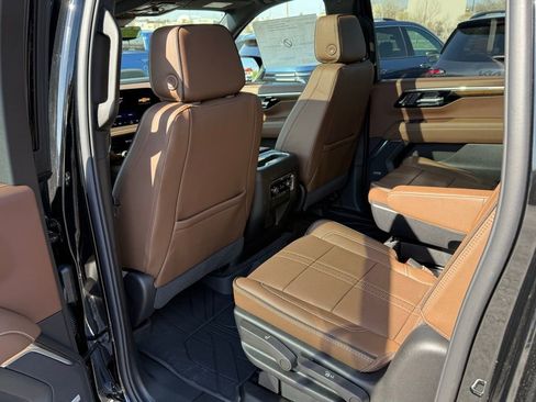 New 2026 Chevrolet Suburban High Country AWD/4WD image 17