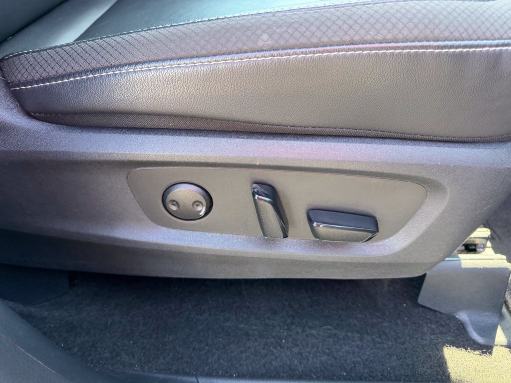 Used 2025 Nissan Pathfinder SL FWD image 33