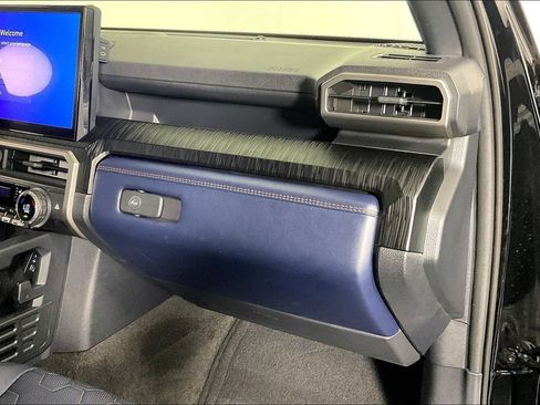 Used 2025 Toyota 4Runner Platinum AWD/4WD image 17