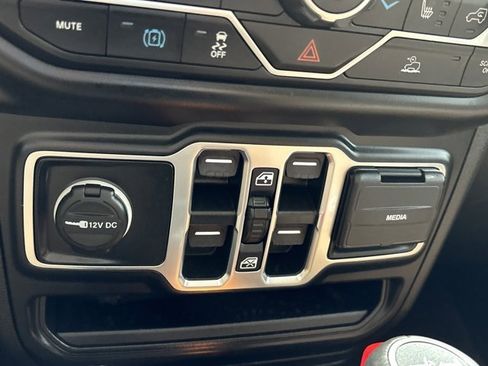 Used 2023 Jeep Wrangler Unlimited Sahara w/ Cold Weather Group image 34