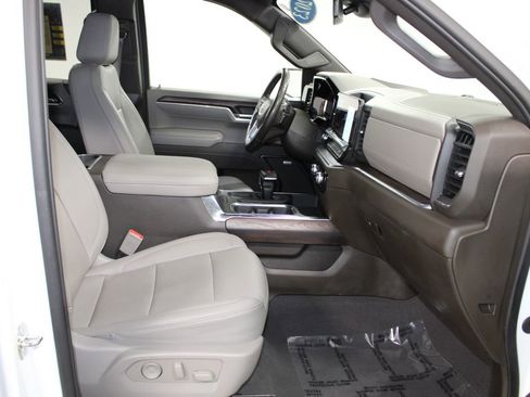 Used 2023 GMC Sierra 1500 SLT image 32