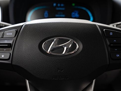 Used 2025 Hyundai Venue SEL FWD image 27