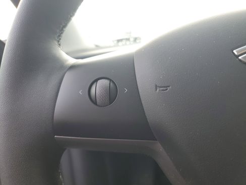 Used 2024 Tesla Model Y Performance image 14