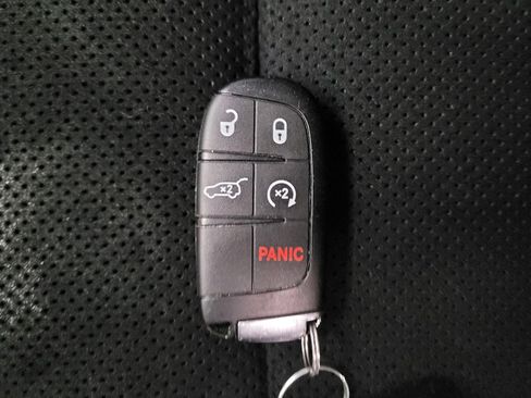 Used 2018 Jeep Grand Cherokee Trailhawk AWD/4WD image 32
