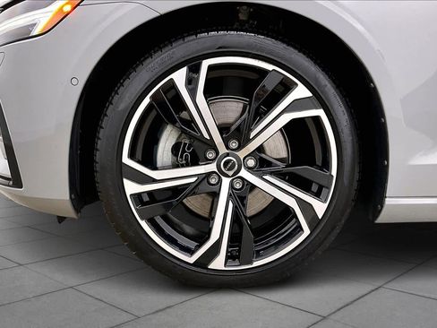 Used 2024 Volvo S60 B5 Plus image 11