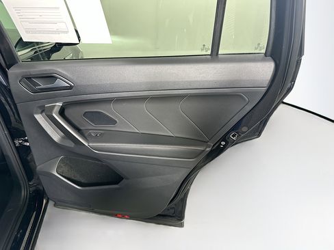 Used 2024 Volkswagen Tiguan SE image 31