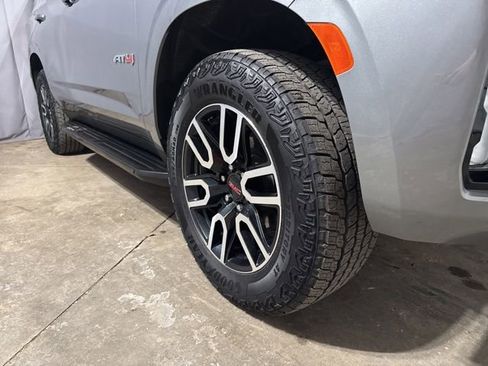Used 2024 GMC Yukon AT4 AWD/4WD image 17