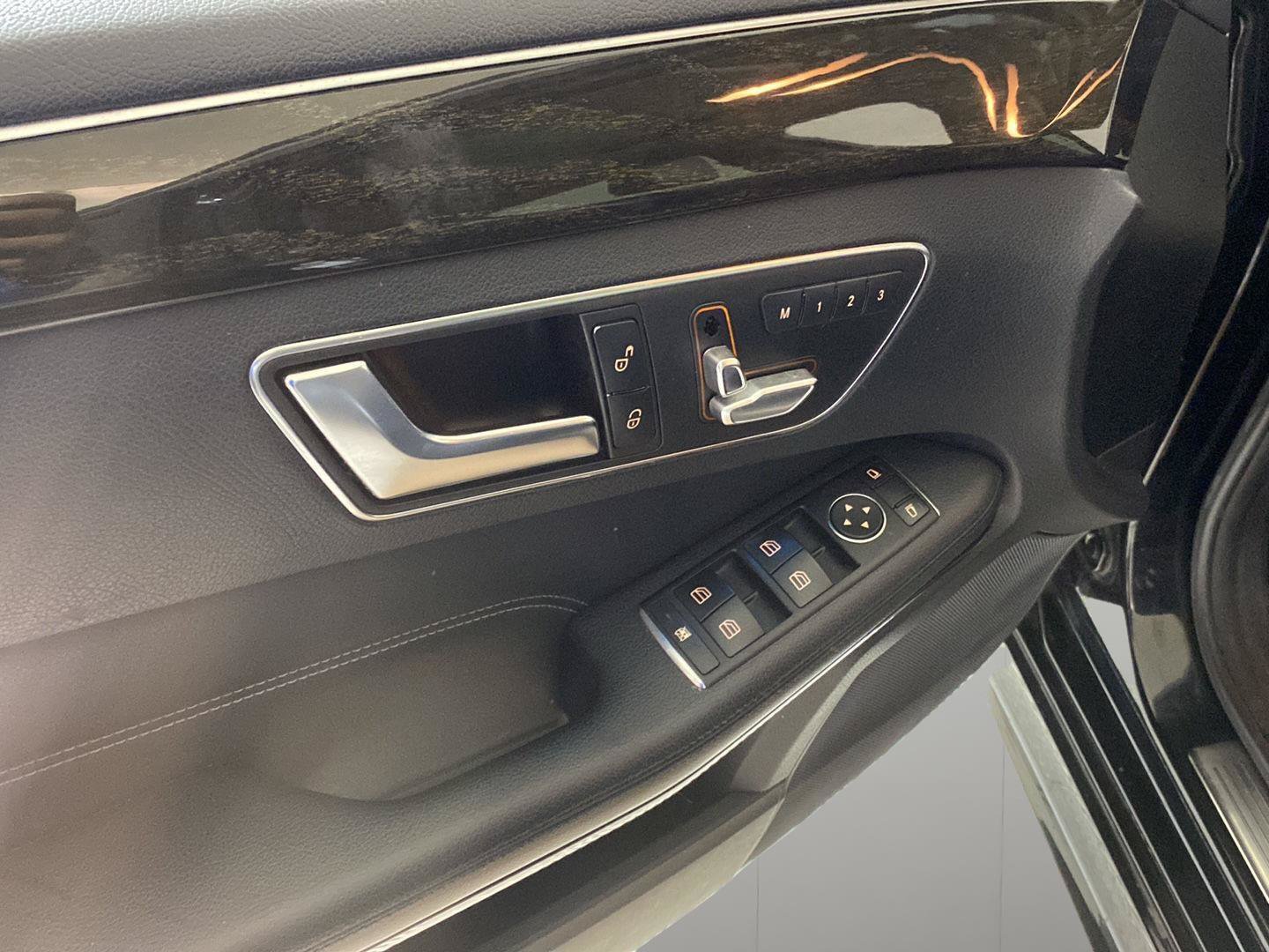 Used 2014 Mercedes-Benz E 350 4MATIC Sedan image 9