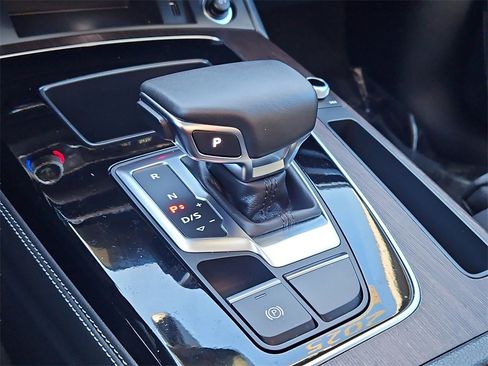 Certified 2025 Audi Q5 2.0T Premium Plus image 33