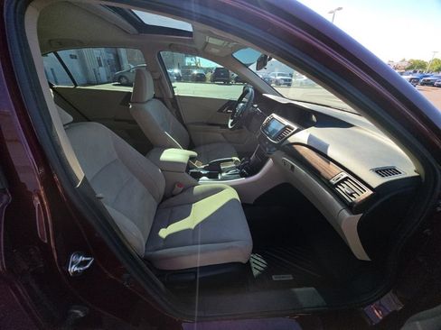 Used 2016 Honda Accord EX image 32