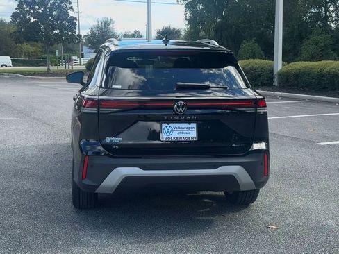 New 2025 Volkswagen Tiguan SE image 7