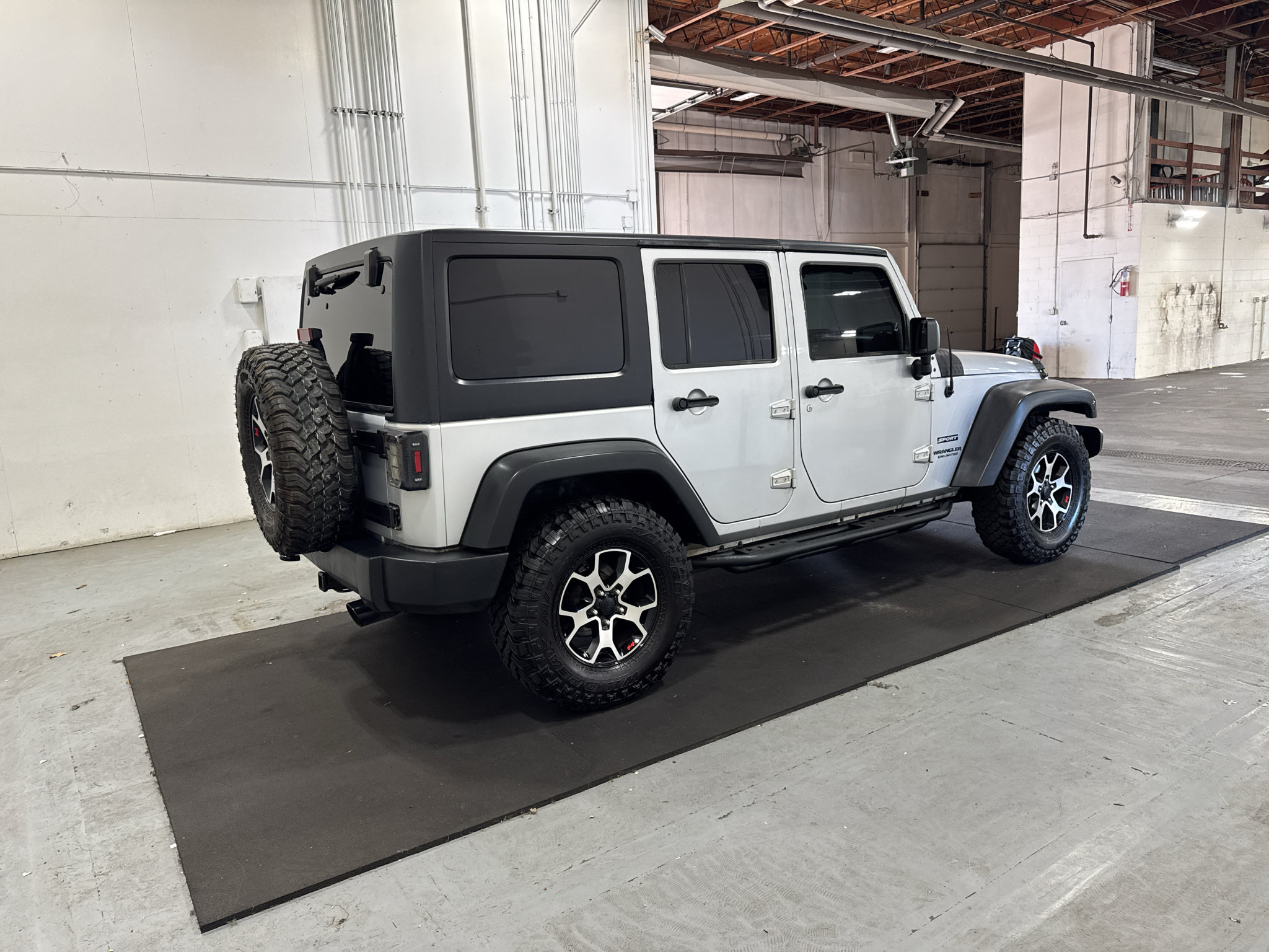 Used 2012 Jeep Wrangler Unlimited Sport AWD/4WD image 8