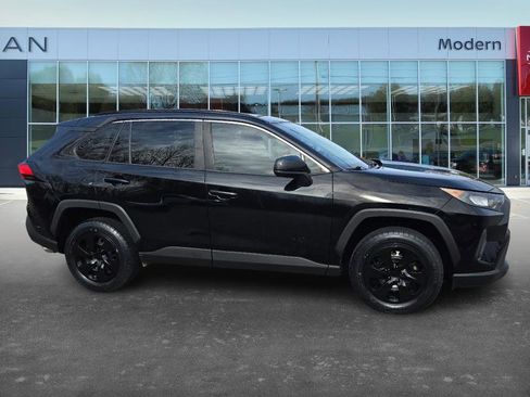 Used 2020 Toyota RAV4 LE image 3
