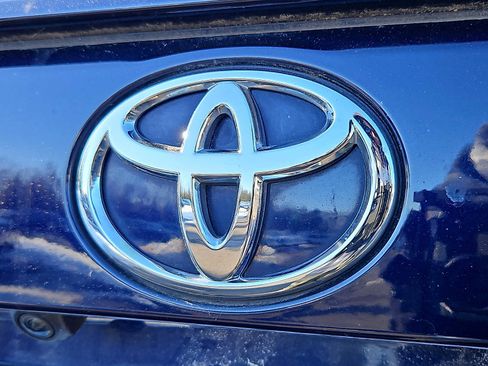 Used 2020 Toyota RAV4 XLE Premium image 31