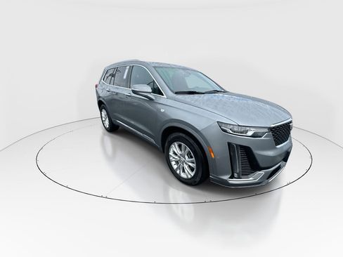 Used 2024 Cadillac XT6 Luxury image 2