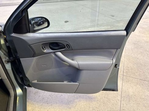 Used 2005 Ford Focus ZXW Wagon image 14