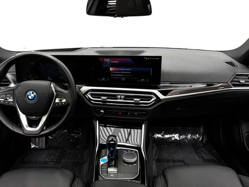 Used 2023 BMW i4 eDrive35 w/ Premium Package image 12