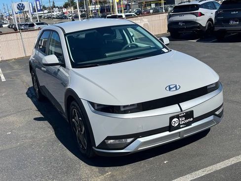 Used 2024 Hyundai Ioniq 5 SE image 3
