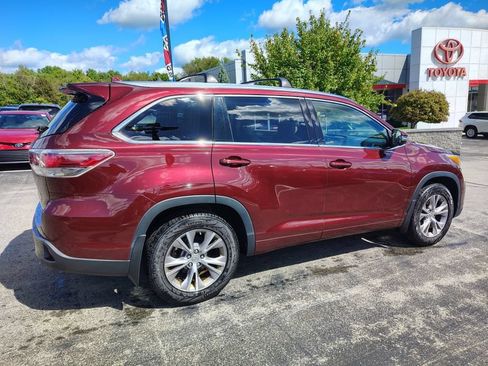Used 2015 Toyota Highlander XLE AWD/4WD image 4