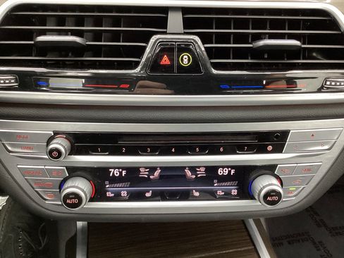 Used 2019 BMW 740i xDrive image 36