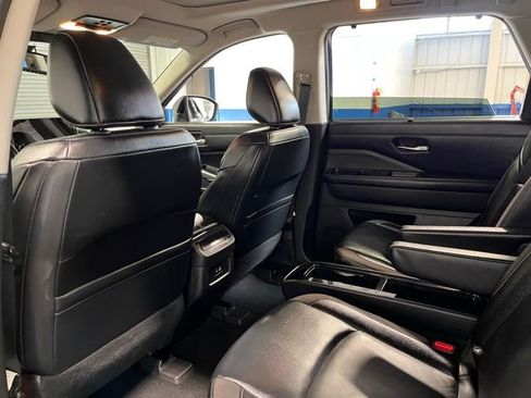 Used 2022 Nissan Pathfinder SL w/ SL Premium Package image 17