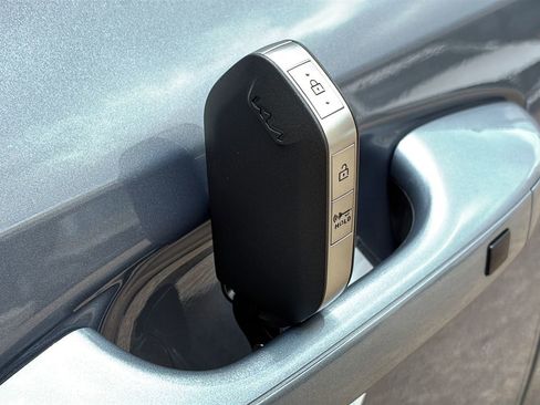 Used 2025 Kia Sorento S w/ Panoramic Sunroof Package FWD image 48