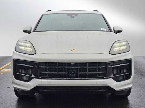Used 2025 Porsche Cayenne GTS AWD/4WD image 8